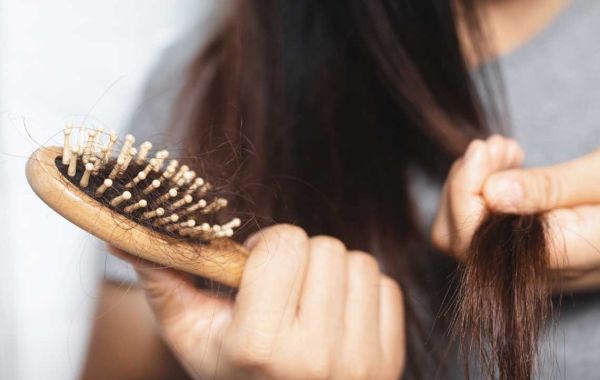 Chute de cheveux : des solutions disponibles en Pharmacie