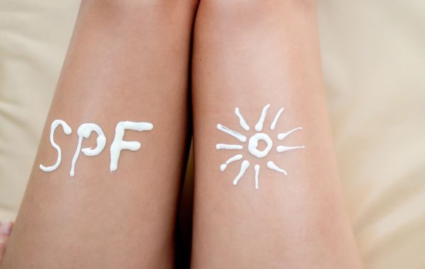 SPF 30 ou SPF 50 : quelle protection solaire choisir selon sa peau et la situation ?