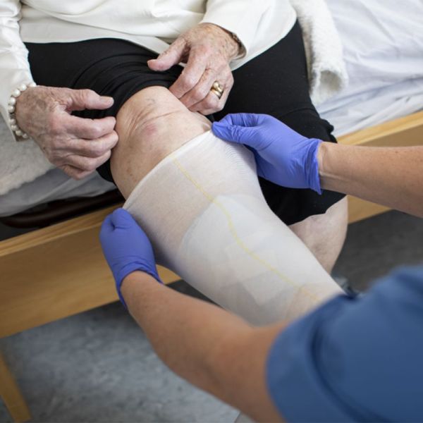 Molnlycke Health Care Tubifast Jaune - 10 m x 10,75 cm - Maintien fiable des pansements