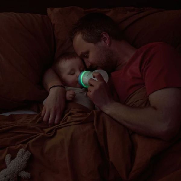 Philips Avent Natural Response Nighttime Biberon Phosphorescent 260ml - 3 à 6 mois avec tétine à débit moyen