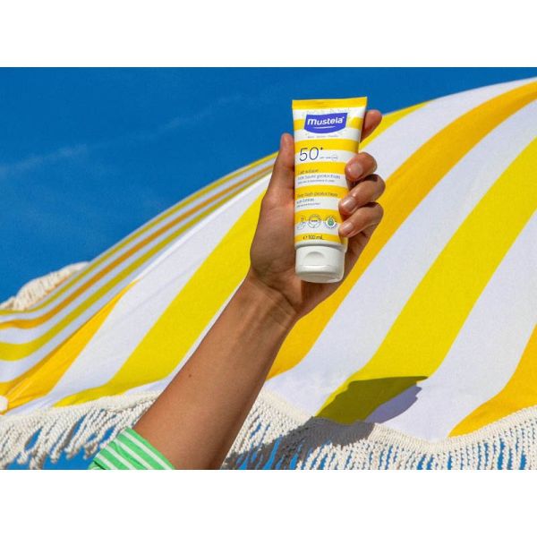 Mustela Lait Solaire Très Haute Protection SPF50+ 100 ml - Bébé, enfant, famille, résiste à l'eau