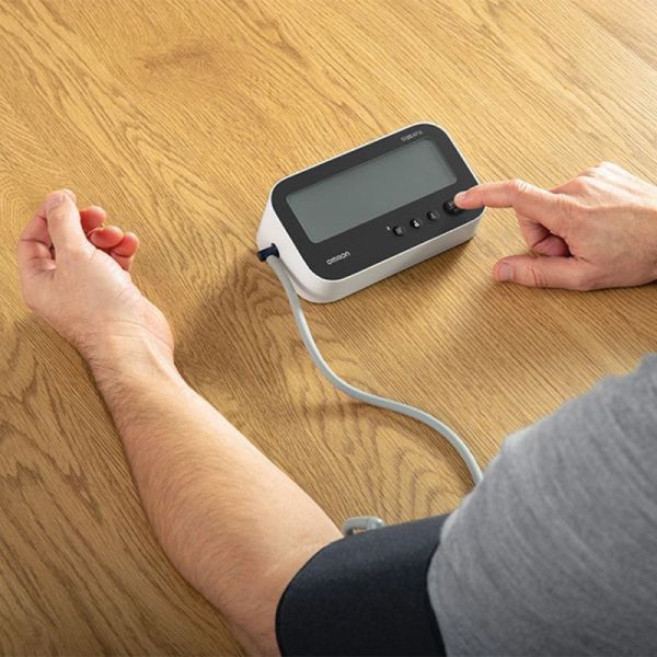 Omron Tensiomètre M4 Connect AFib - 1 unité - Détection de la fibrillation auriculaire