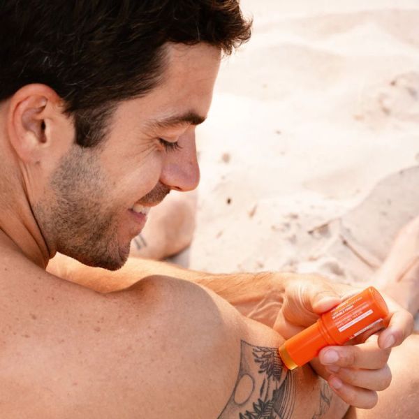SVR Sun Secure Easy Stick rechargeable SPF50+ Fini invisible - 10g