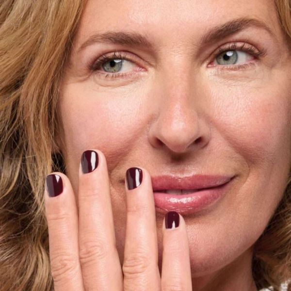 Poderm Vernis Color Care Tea Tree Rouge Noir 8 ml – vernis soin intense effet sophistiqué