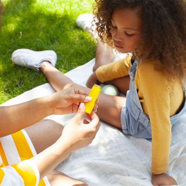 Mustela Famille Stick Solaire Haute Protection SPF50 - 9 ml - Zones sensibles, dès la naissance