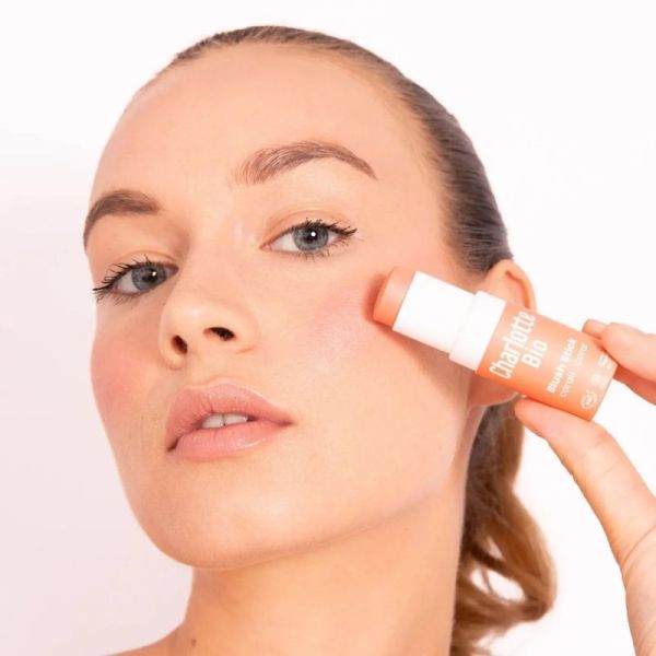Charlotte Bio Blush Stick Corail - Pigmentation intense et effet bonne mine bio