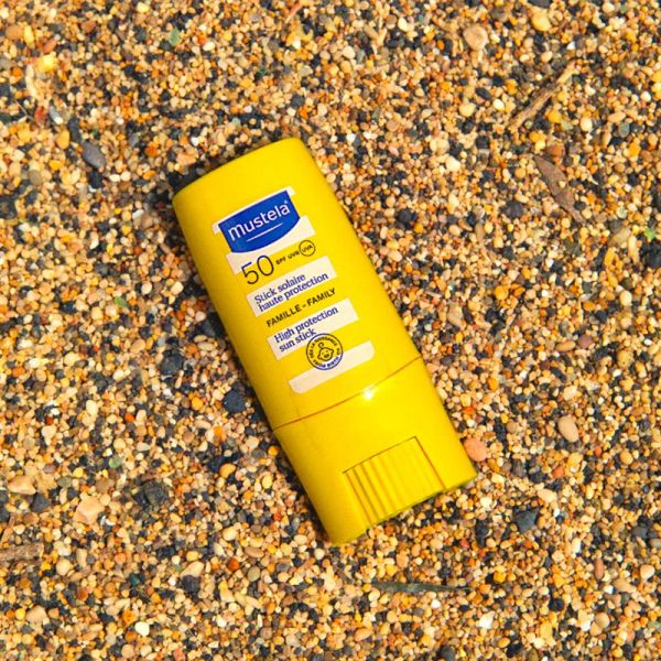 Mustela Famille Stick Solaire Haute Protection SPF50 - 9 ml - Zones sensibles, dès la naissance